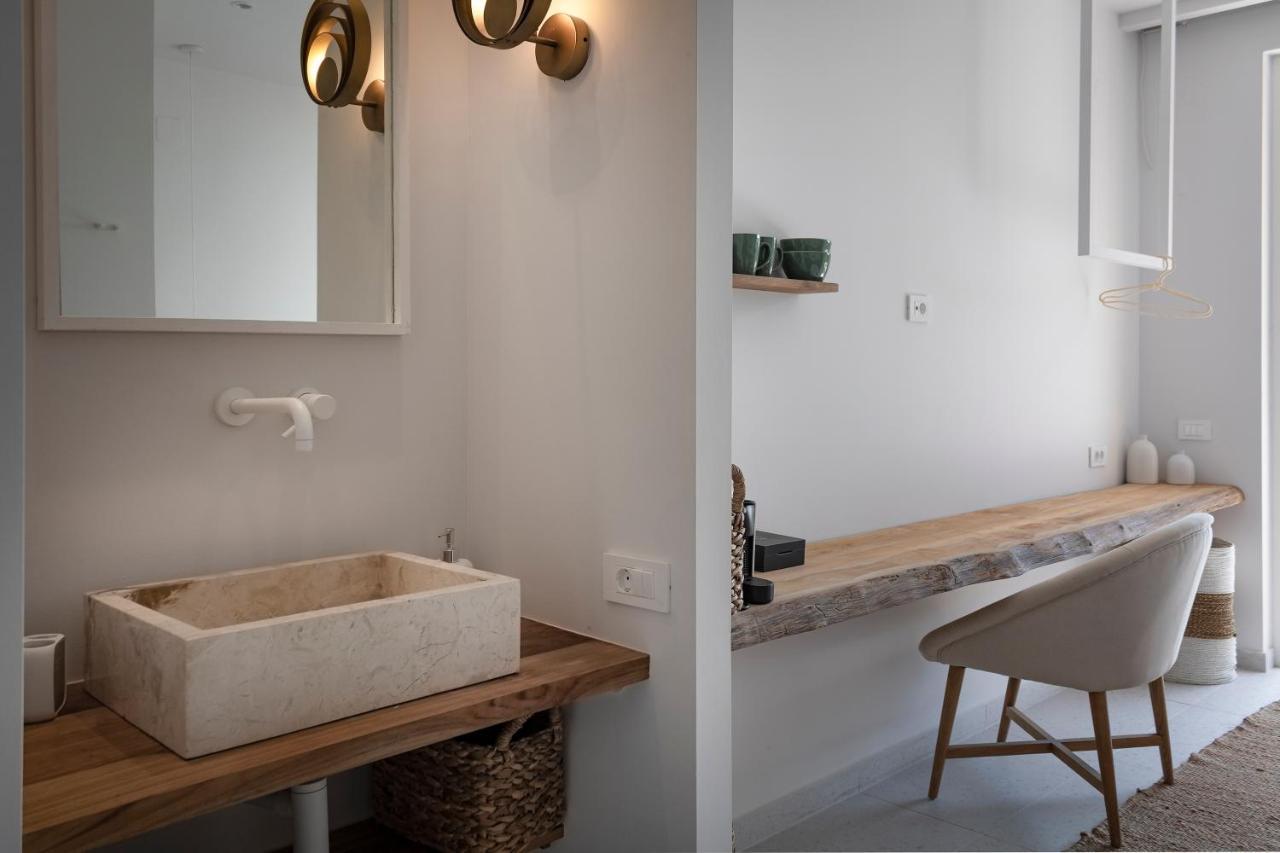 Arion Seaside Suites Paleros Exteriör bild