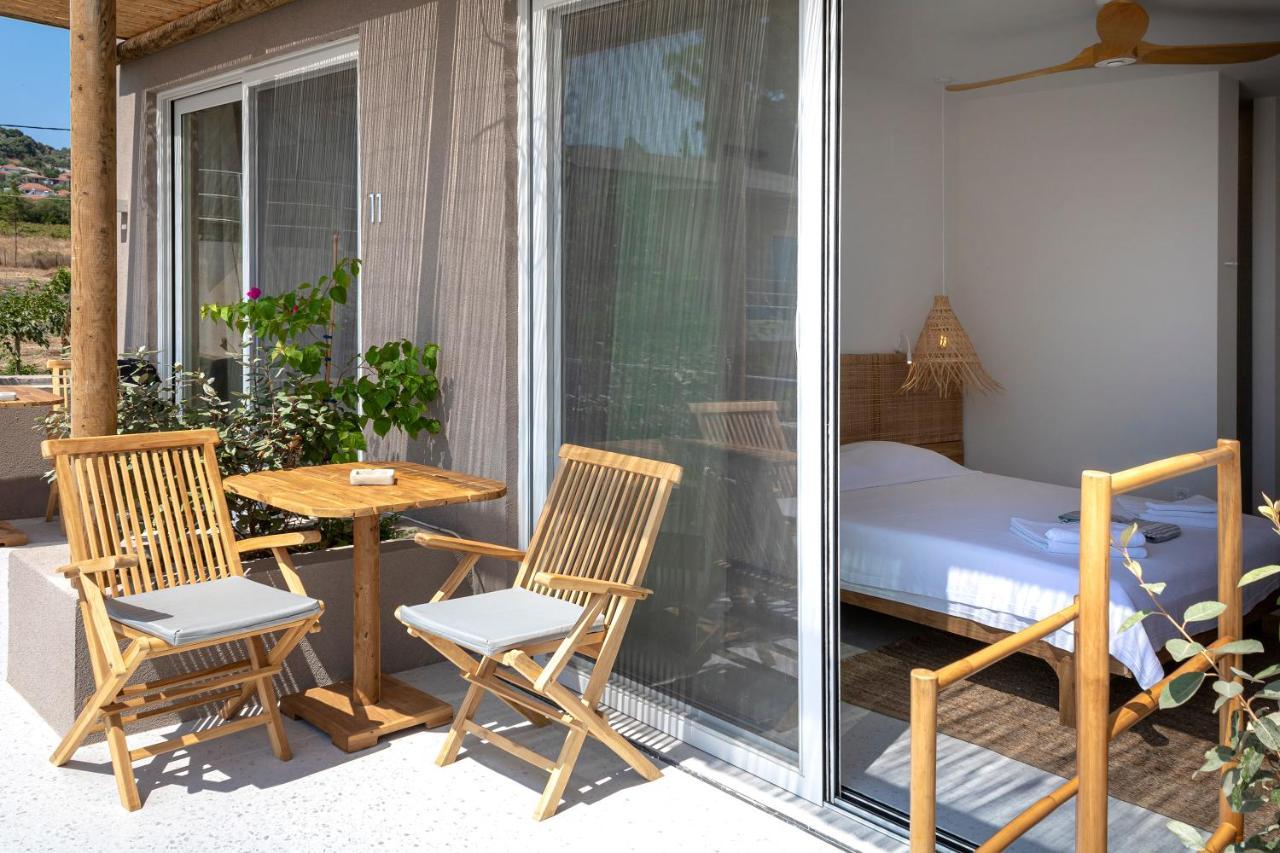 Arion Seaside Suites Paleros Exteriör bild